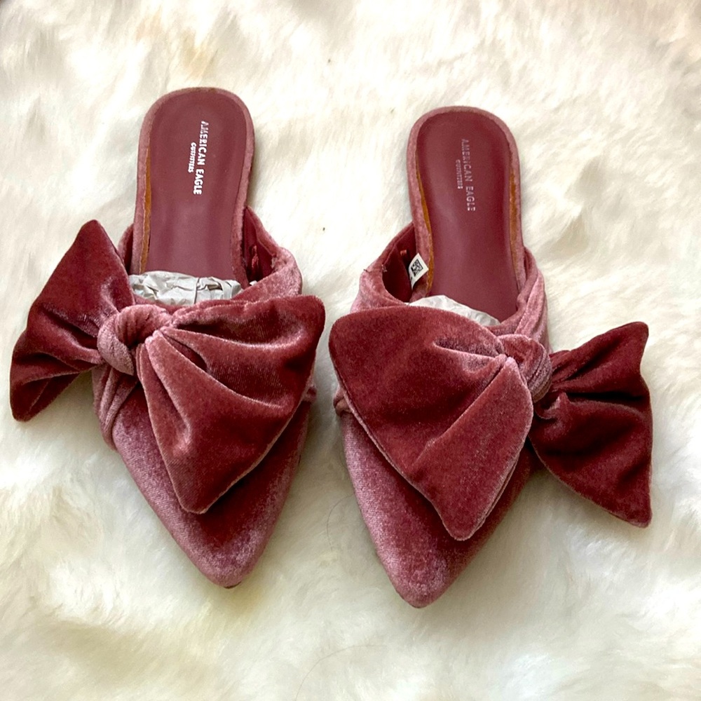 Beautiful velvet bow detail mule slippers